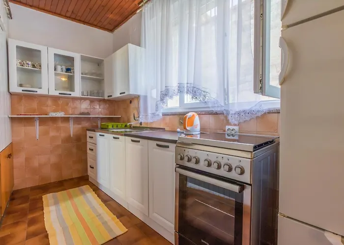 2381a Apartament Selce